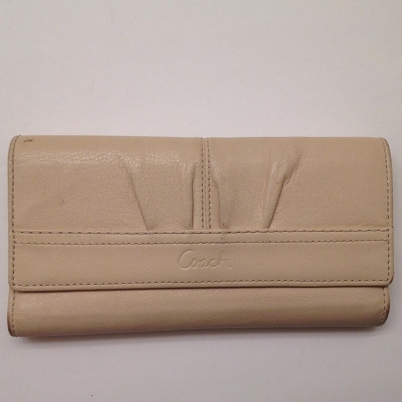 COACH ASHLEY CREAM LEATHER CHECKBOOK WALLET